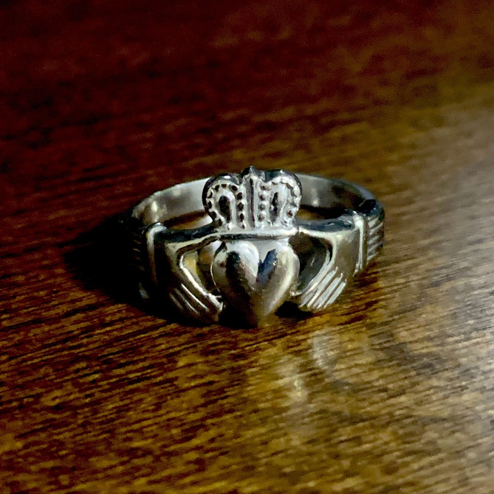 White gold claddagh ring